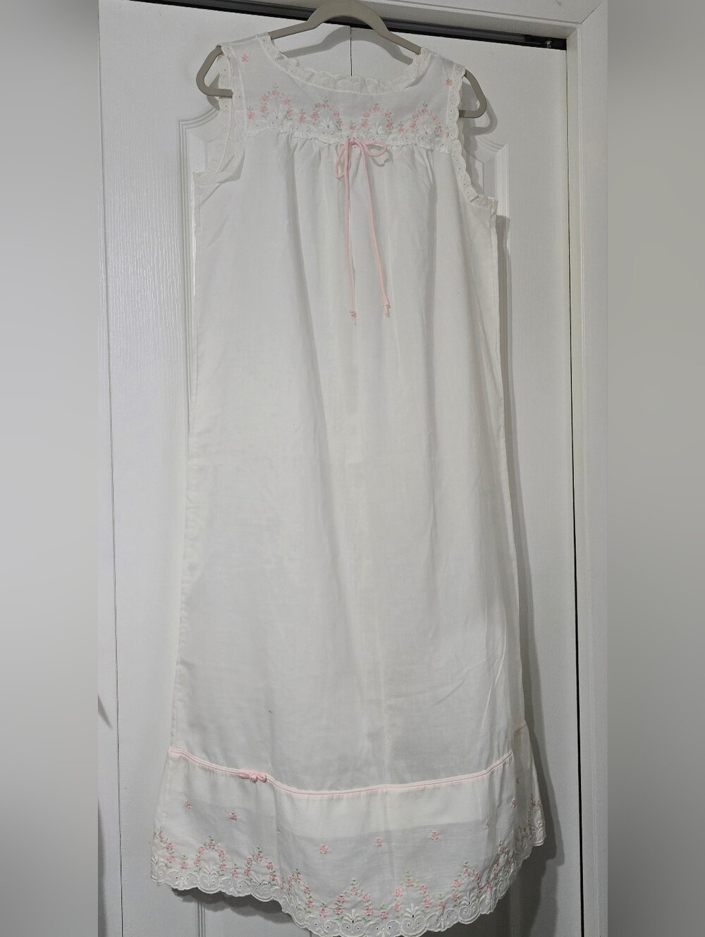 Vintage Barbizon Delights 60s 70s Pink & Green  embroidered Nightgown sz M